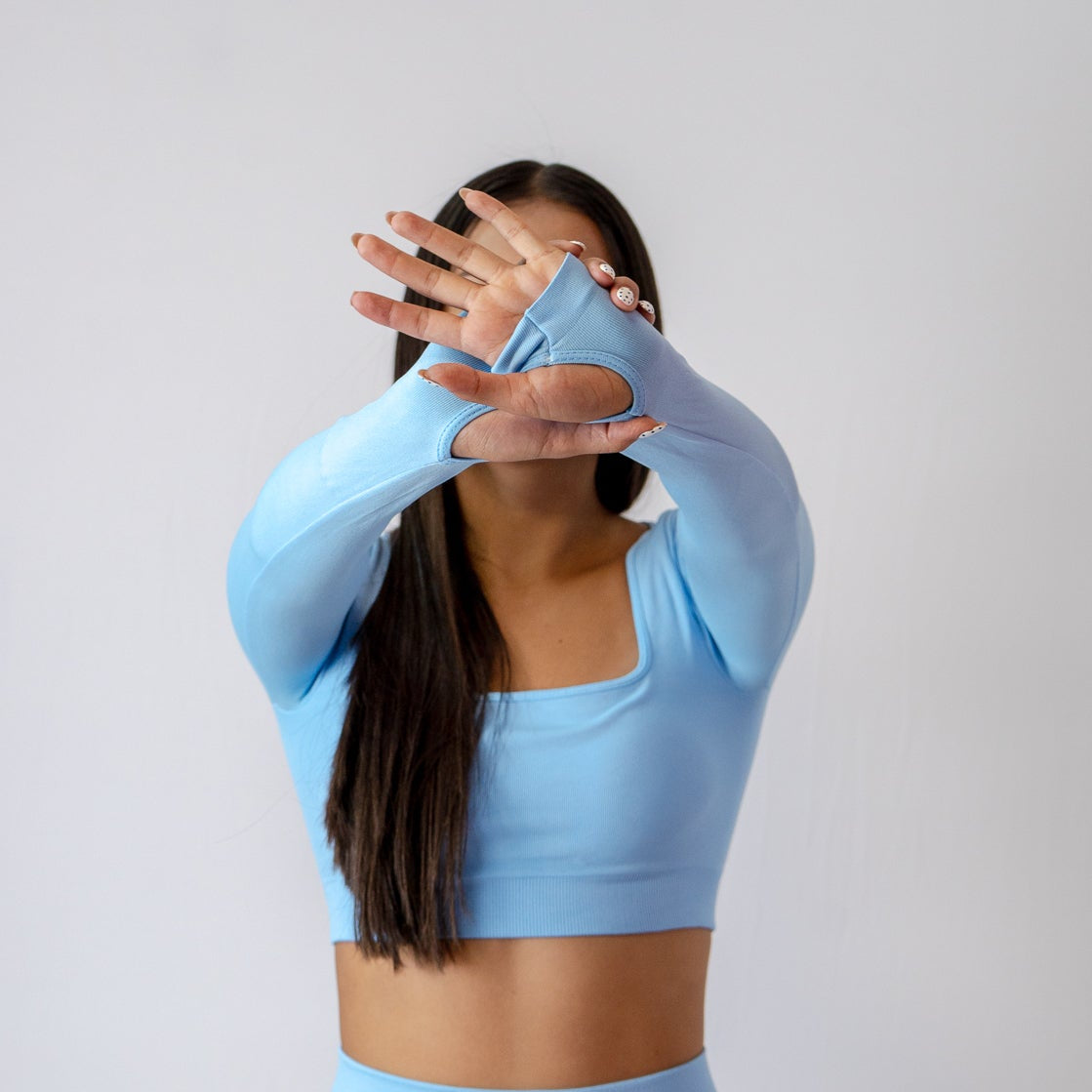 CROP TOP MANGA LARGA